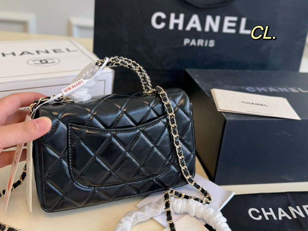 Classic Chain Shoulder Bag